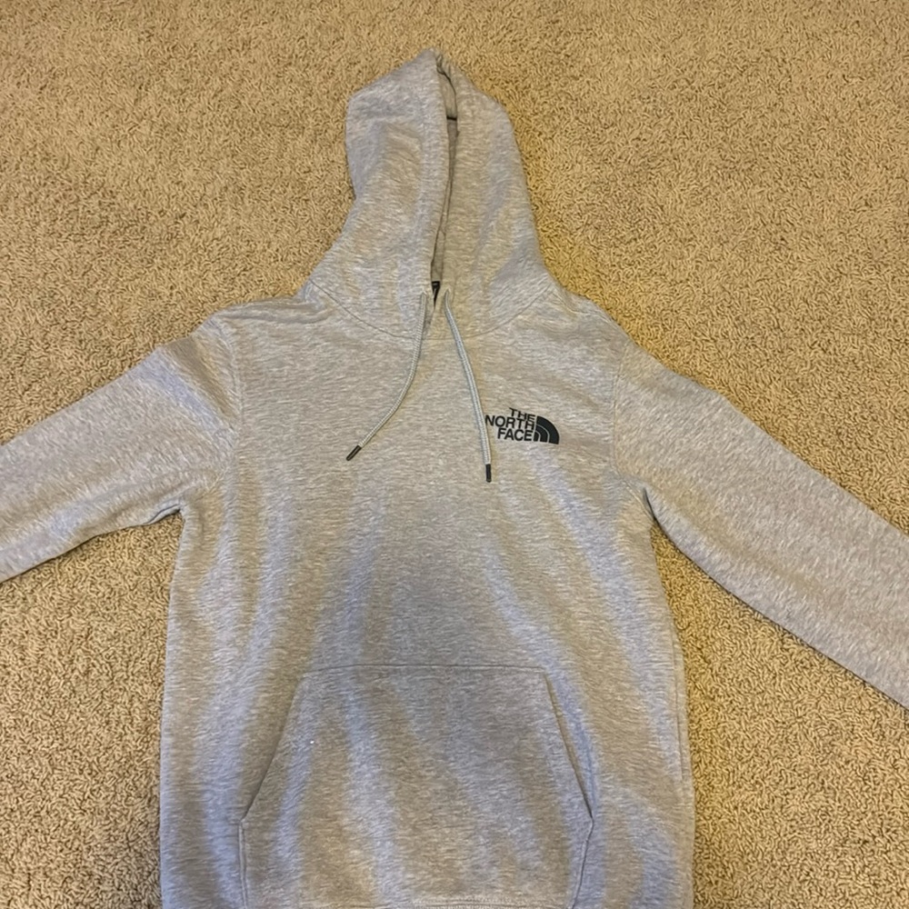 Men’s Northface hoodie
grey color
size small
never worn before
no tags